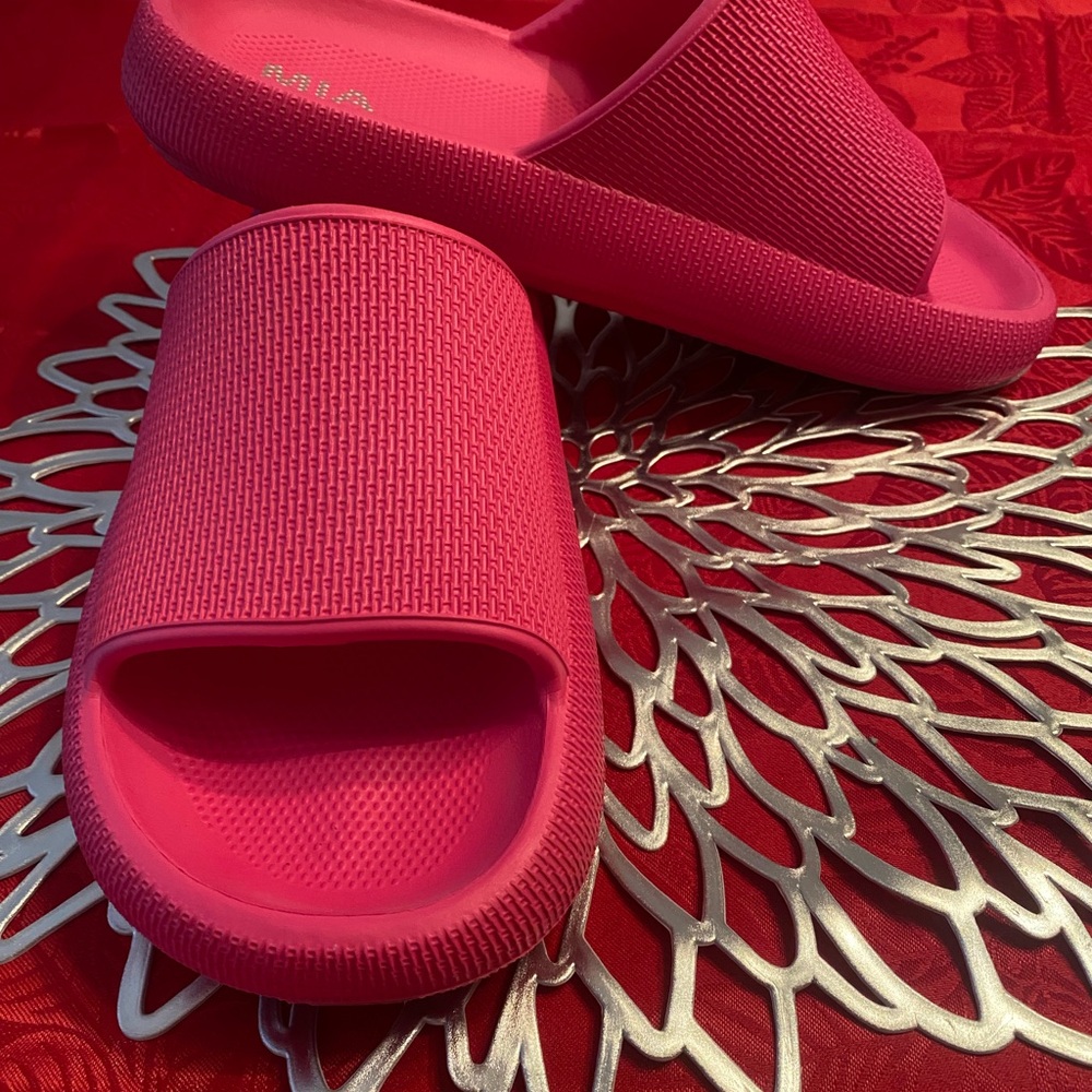 MIA Women's Lexa Cloud Cushion EVA Sandal in Vibrate Pink - Size 8